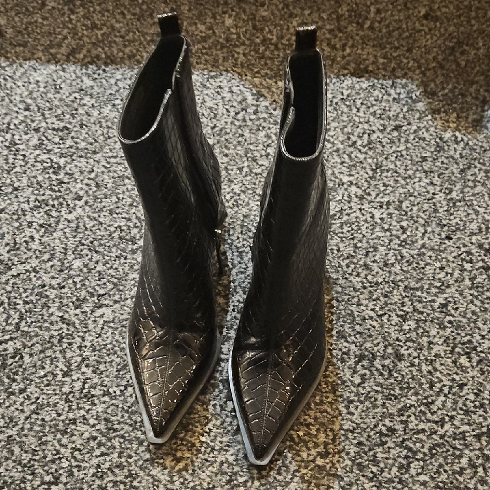 Topshop Black Heeled Boots with Pointed Toe - Picture 1 of 2